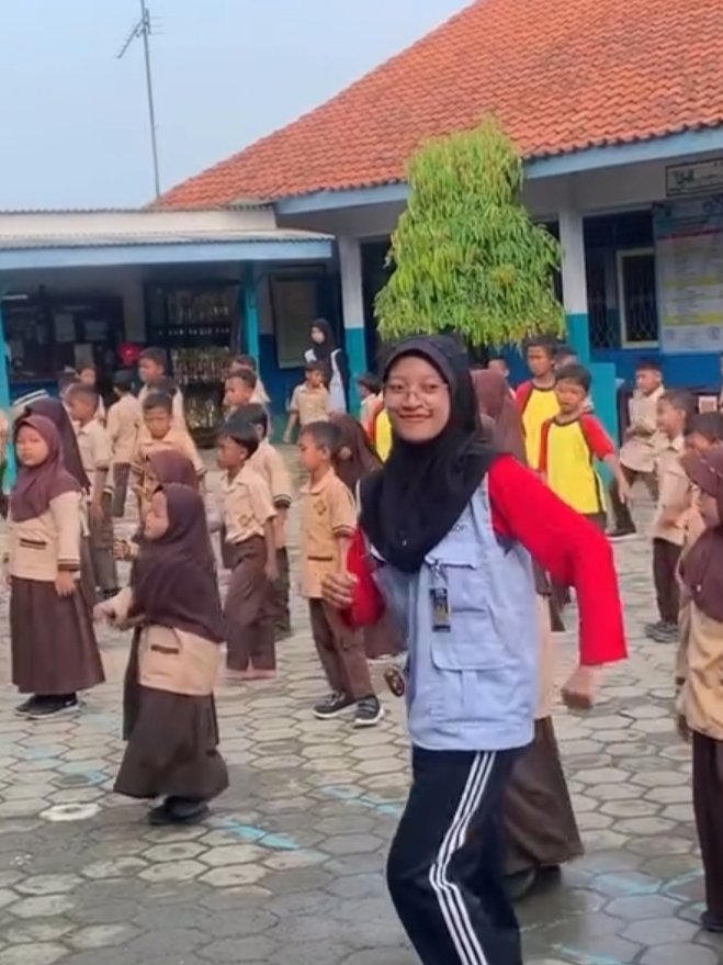 Senam bersama Murid SDN Bendungan