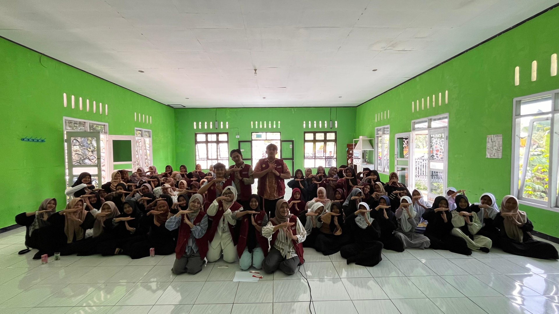 Sosialisasi Kesehatan menstruasi dan Distribusi obat penambah darah di SMPN 6 Rembang