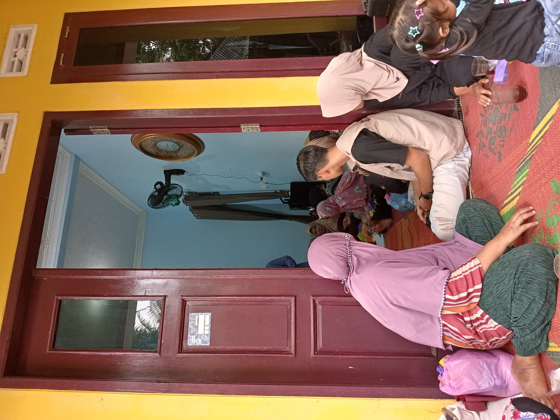 Menghadiri Arisan Ibu-Ibu PKK