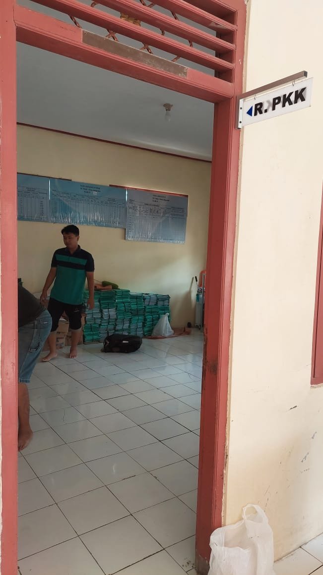 Piket Merapihkan Ruang PKK