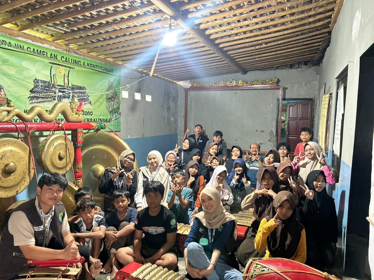 Latihan karawitan anak-anak sekolah dasar