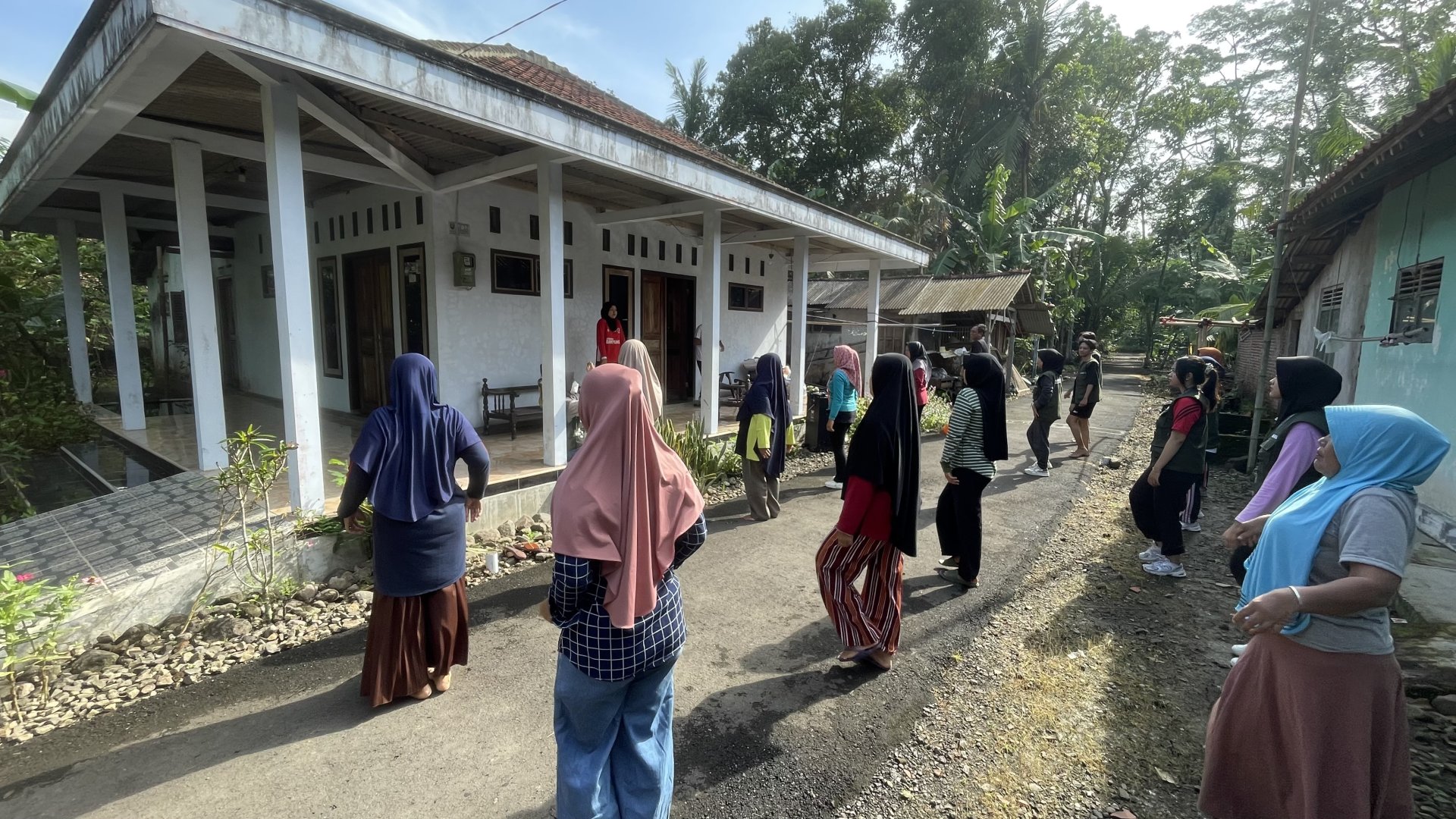 Senam bersama ibu ibu