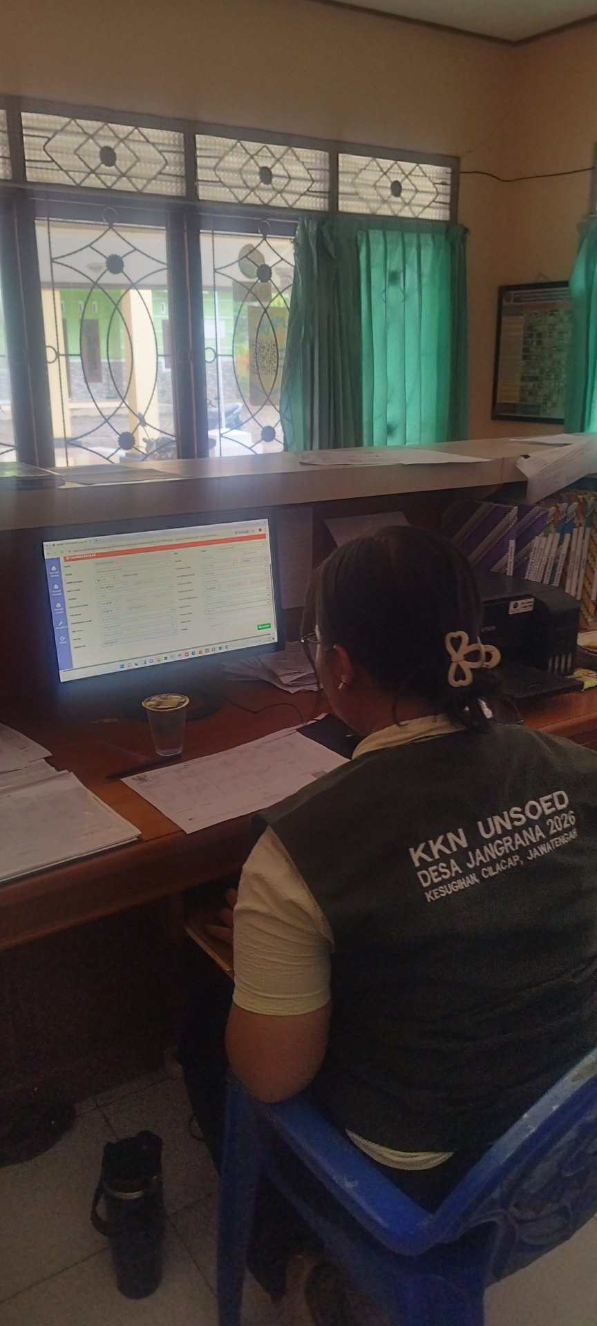 Melakukan piket desa