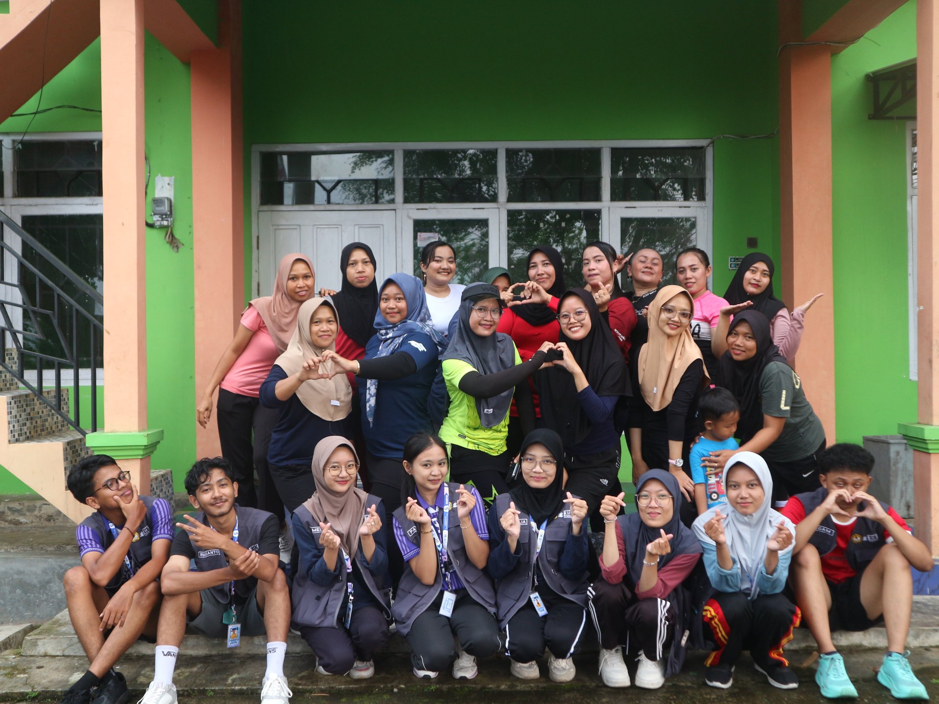 KKN Hari Ke-11: Senam Aerobik Bersama Masyarakat Desa Kaligowong