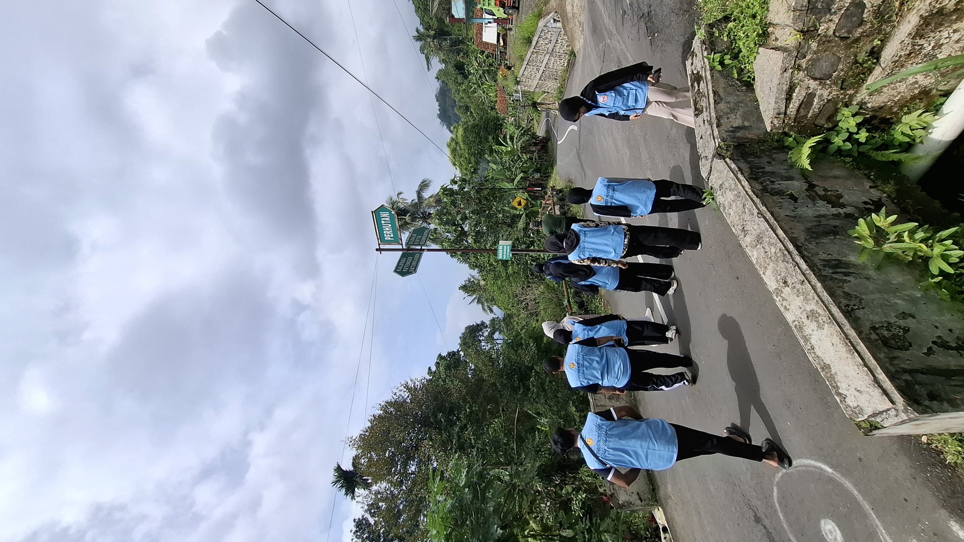 Pendampingan posyandu dan survey lokasi longsor