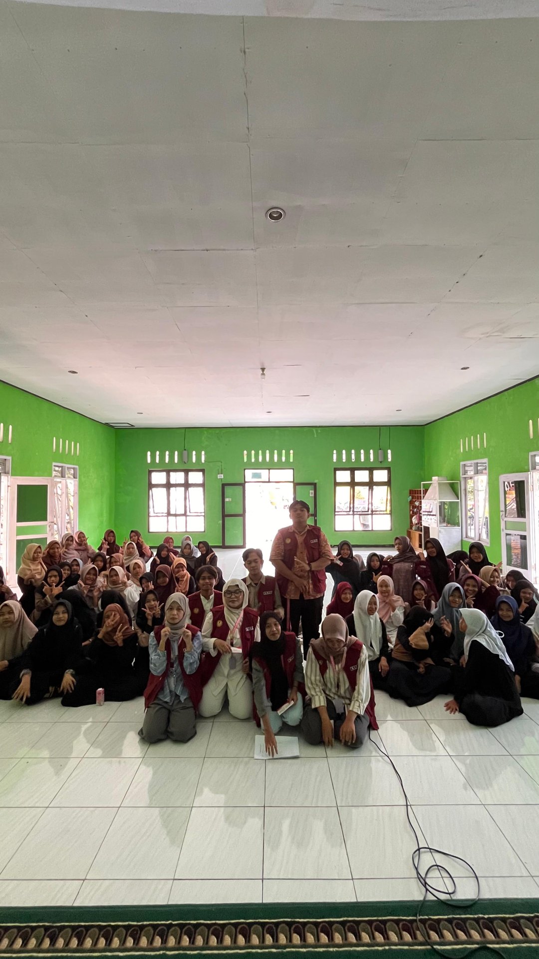 Sosialisasi Menstruasi dan Pemberian Tablet Tambah Darah kepada Siswi SMP Negeri 6 Rembang