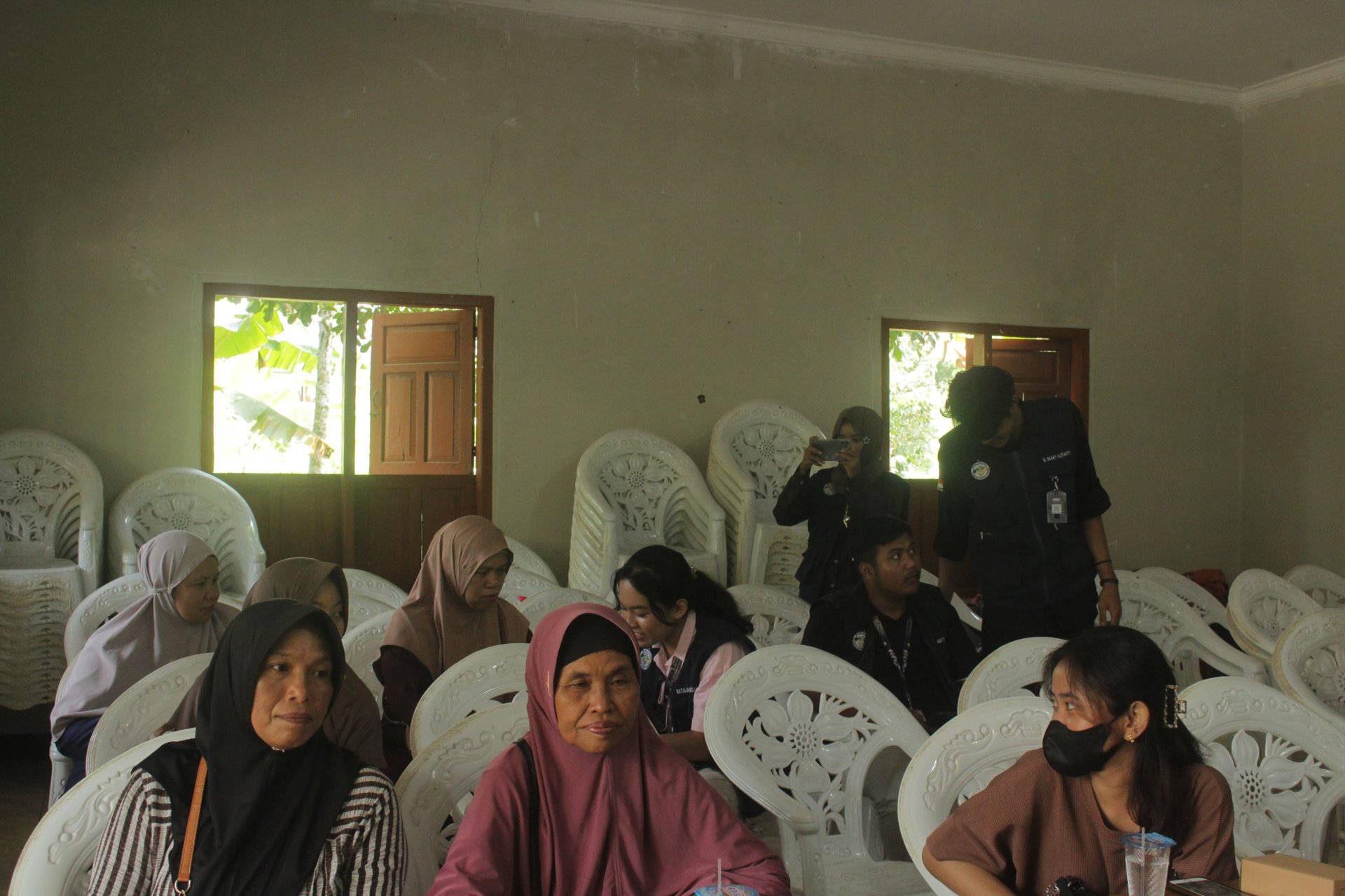 Hari Kesebelas KKN: Sosialisasi QRIS UMKM dan Bimbel Anak SD