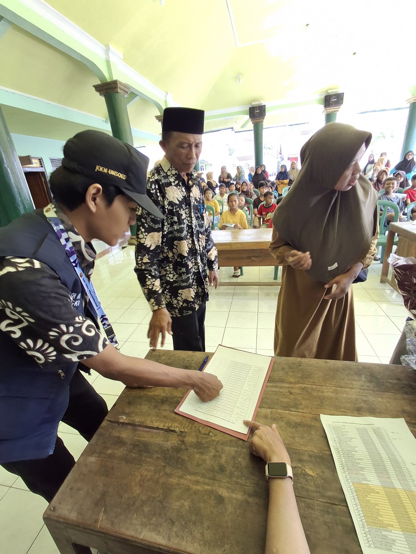 Kegiatan Hari kesebelas | Bagian 2 : Melaksanakan Kegiatan Piket Di Balai Desa Pesanggrahan