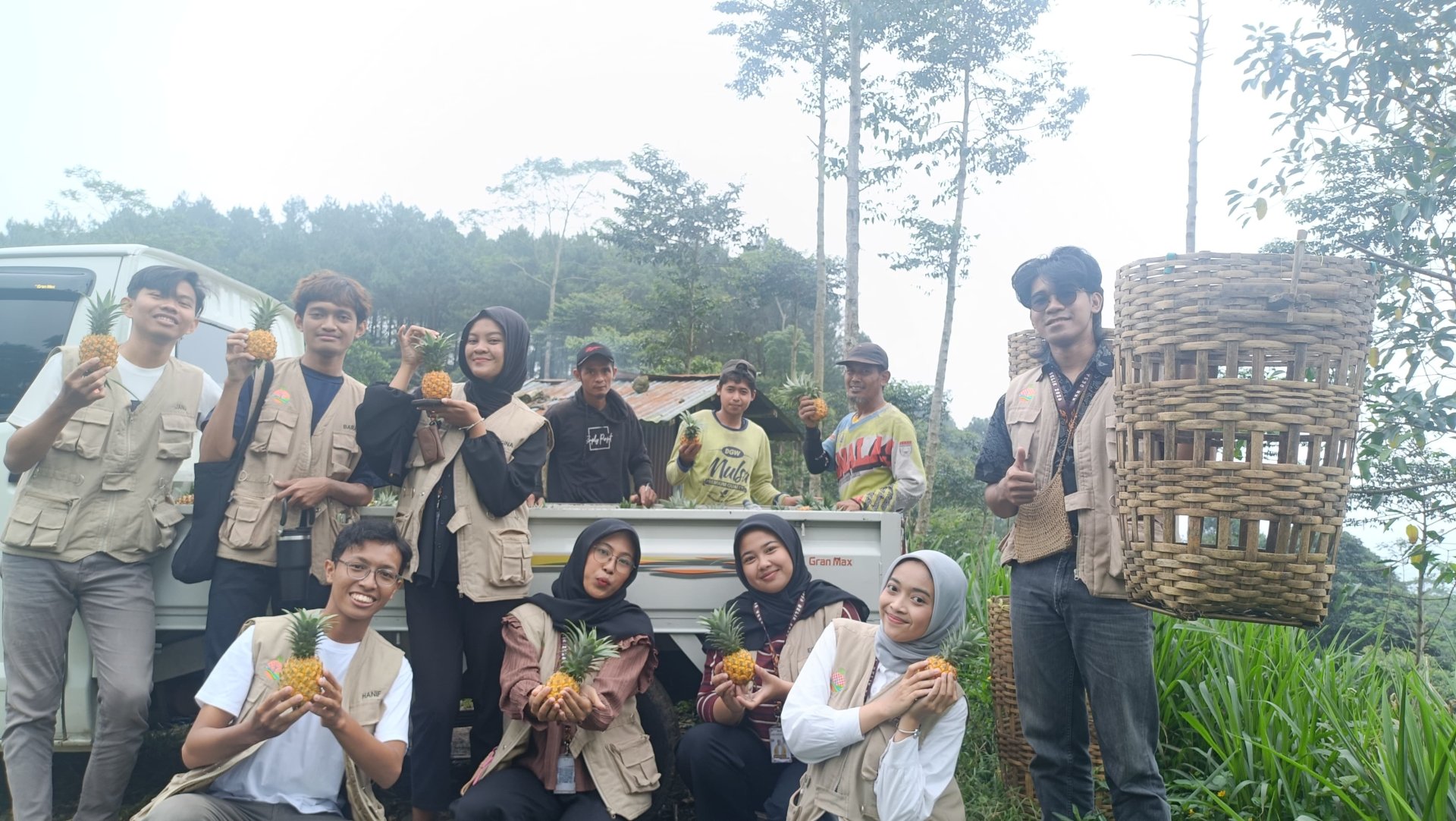 Day 11 - Kunjungan ke Kebun Nanas Belik
