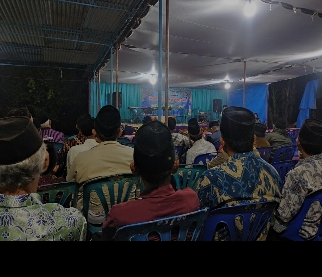 Menghadiri Acara Memperingati Isra Mi'raj