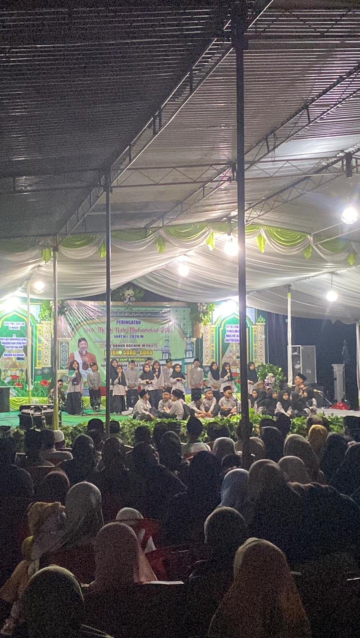 KKN Desa Somogede, Kecamatan Wadaslintang, Kabupaten Wonosobo Melaksanakan Kerja Bakti dan Menghadiri Khotmil Qur’an di Masjid Jami Baitussalam