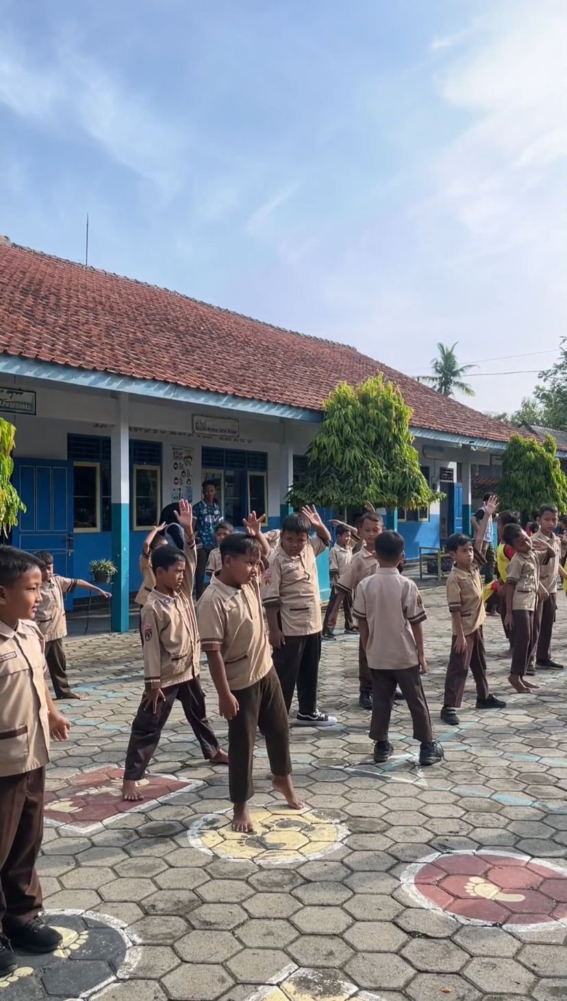 Senam bersama anak anak SD N BENDUNGAN