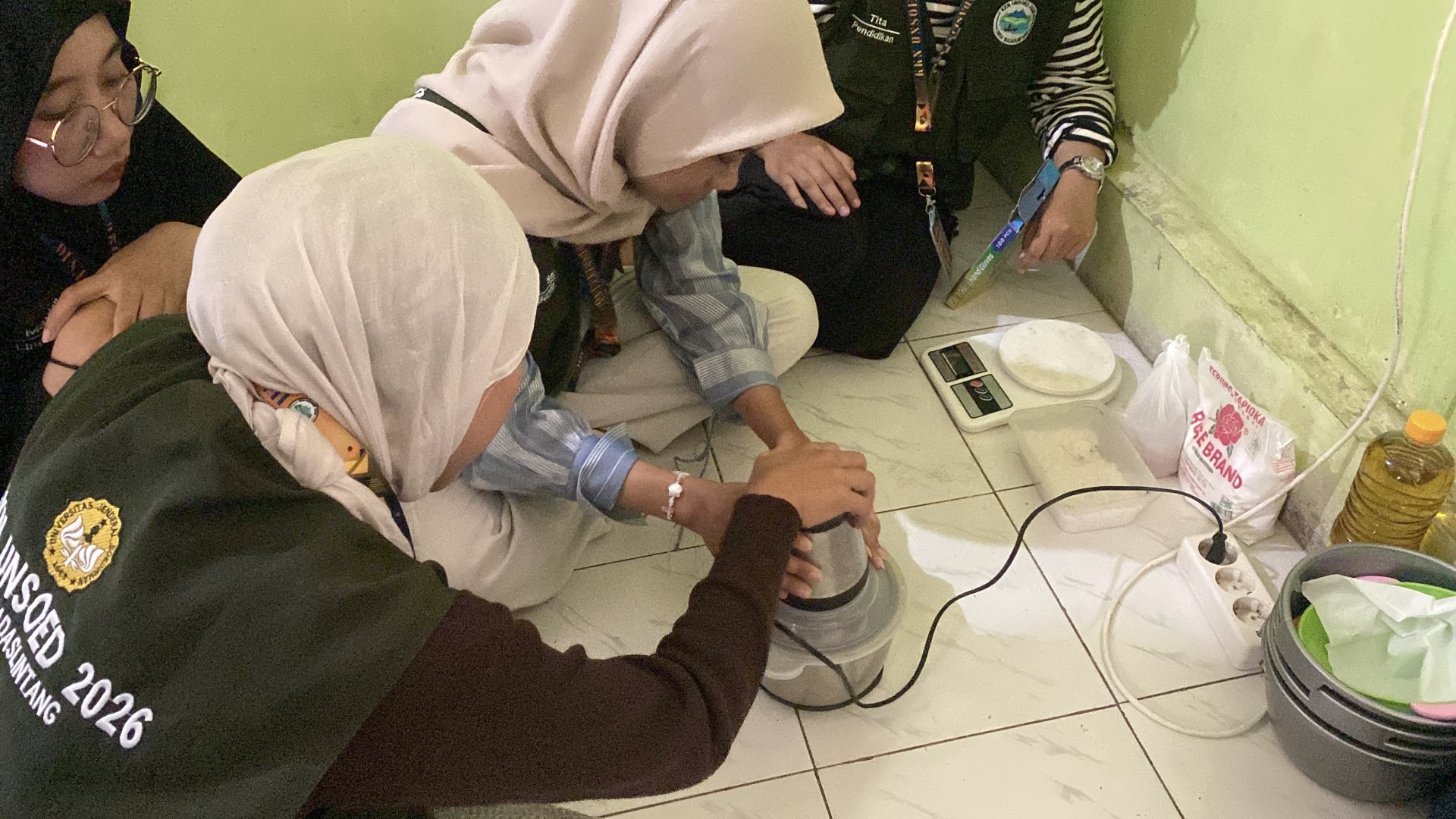 KKN Day 11 : Pendampingan UMKM Mina Jaya