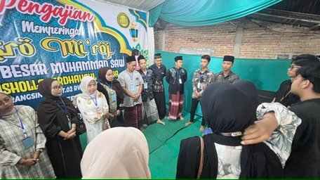 Mengikuti Acara Peringatan Isra Mi'roj Dusun Sawahbera