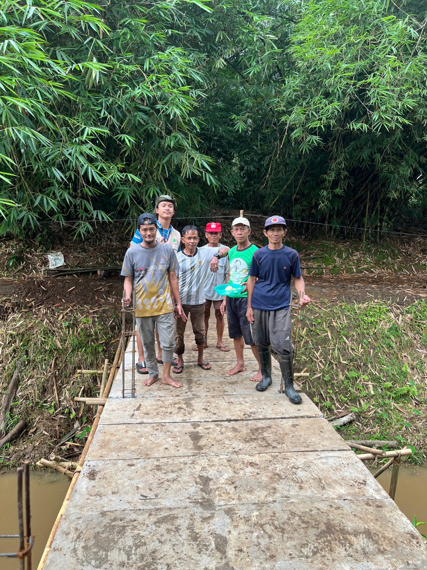 Pembuatan jembatan desa