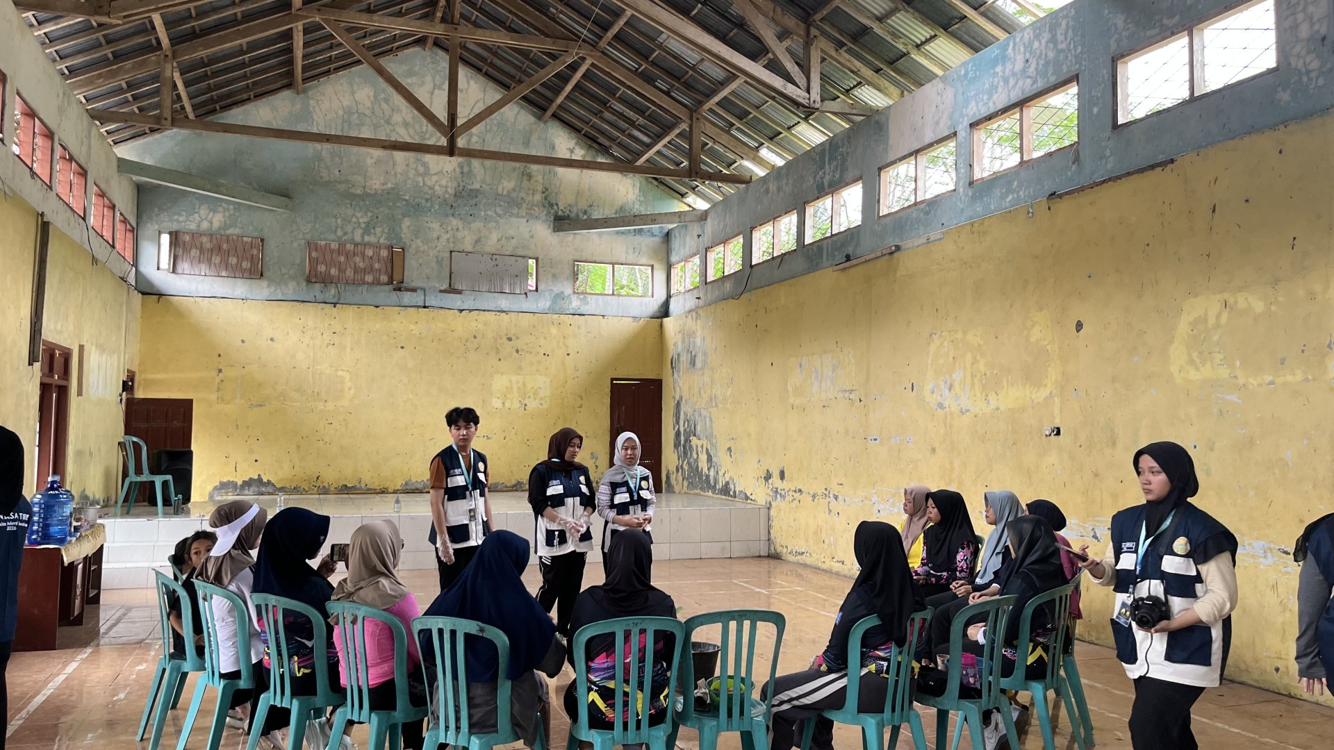 Sosialisasi Pembuatan Pupuk Kompos dan Senam Pagi