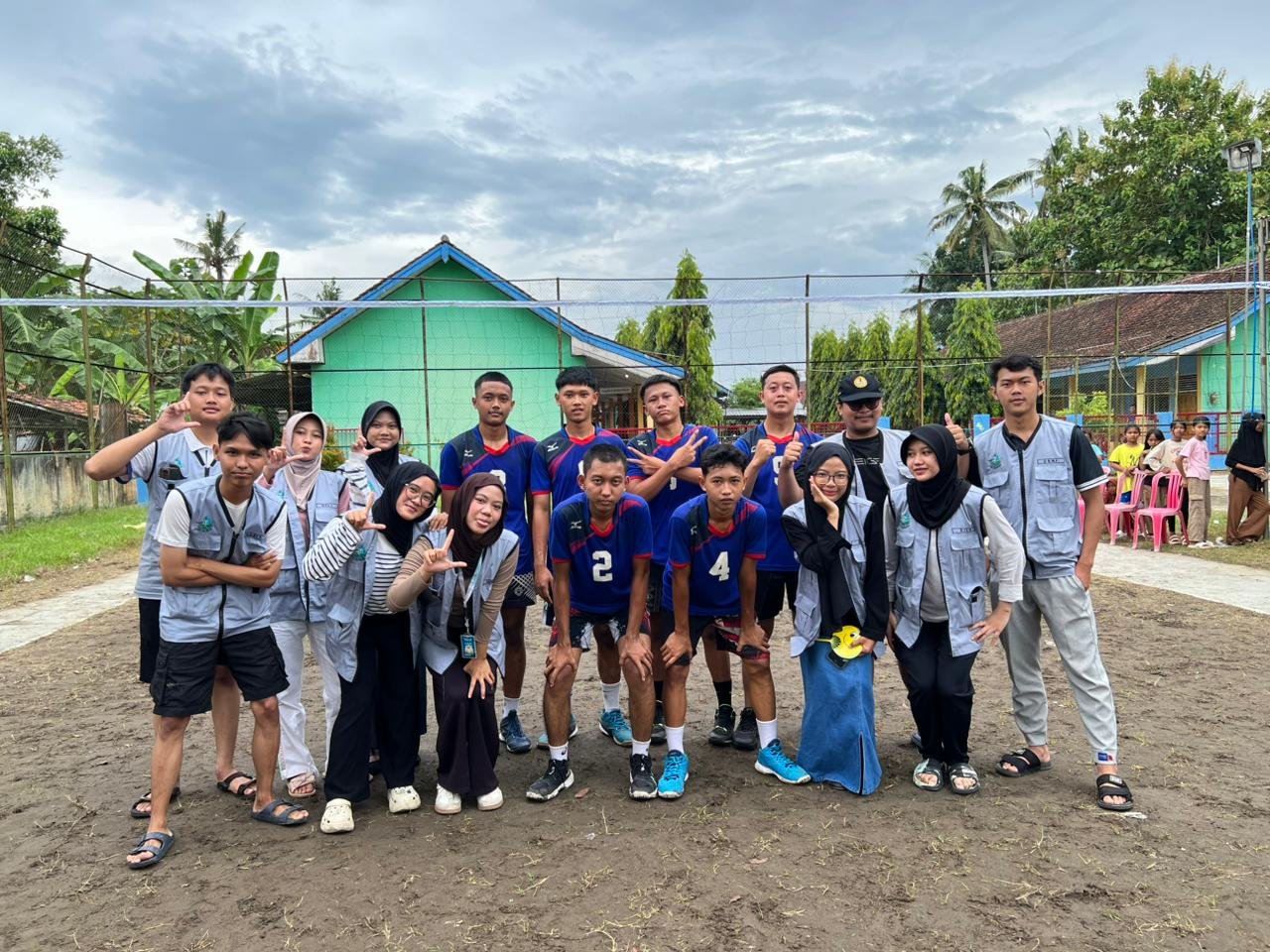 Partisipasi dalam Pertandingan Voli Antar Desa