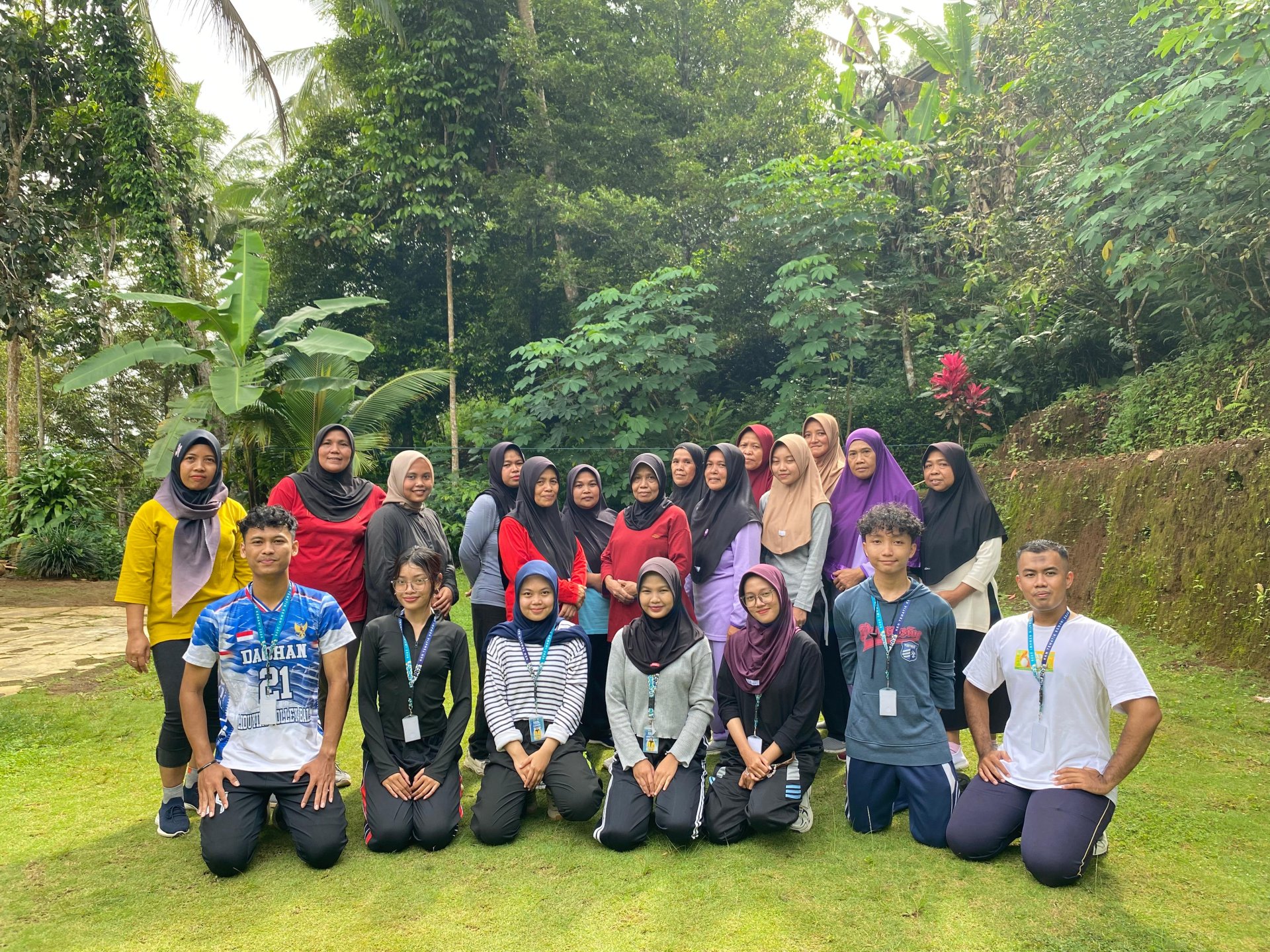 senam pagi, bersih-bersih posko, kunjungan dpl, tpq, persiapan print surat dan dokumen kelengkapan lainya