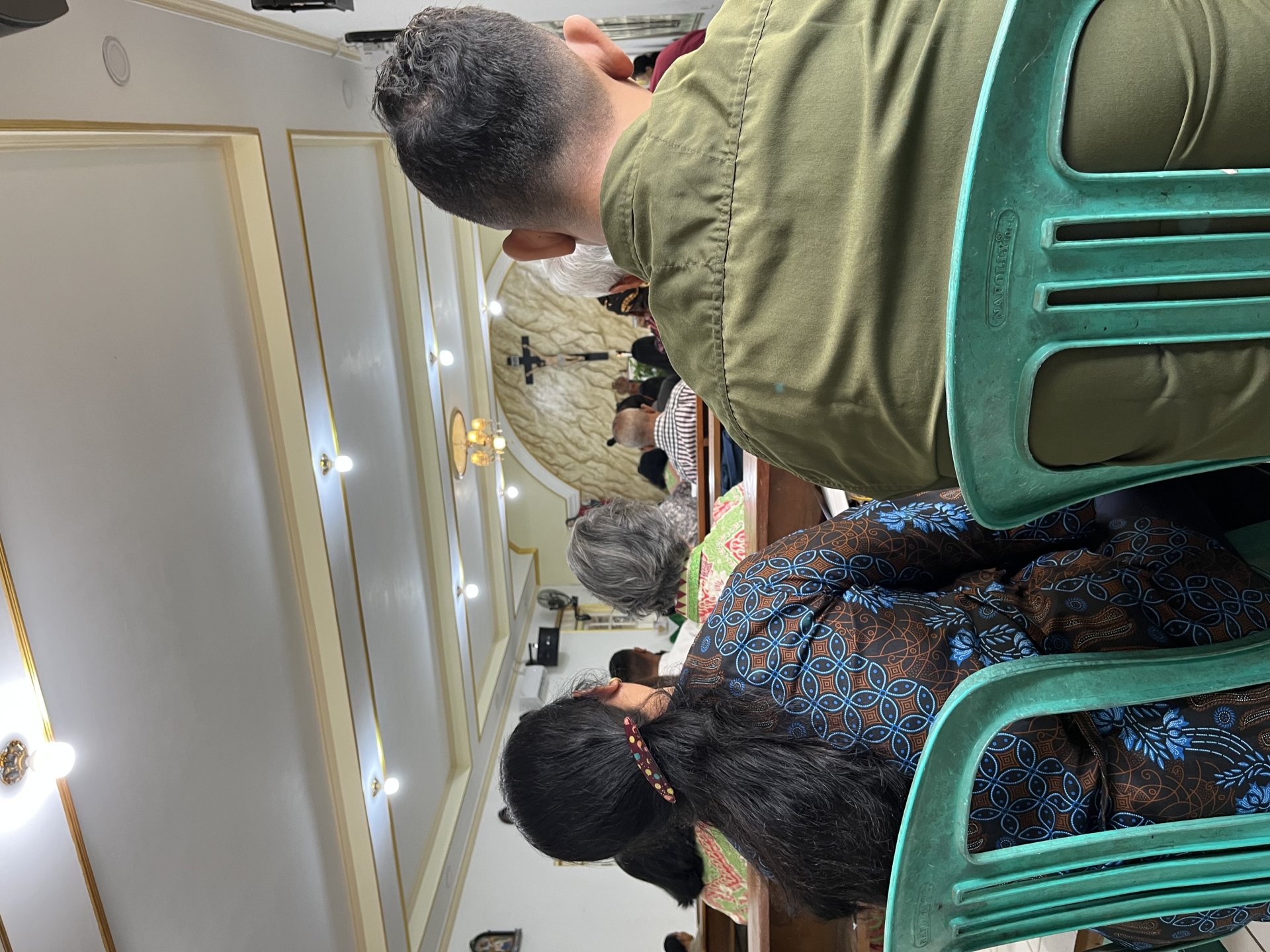 kebaktian pertama di gereja kesugihan