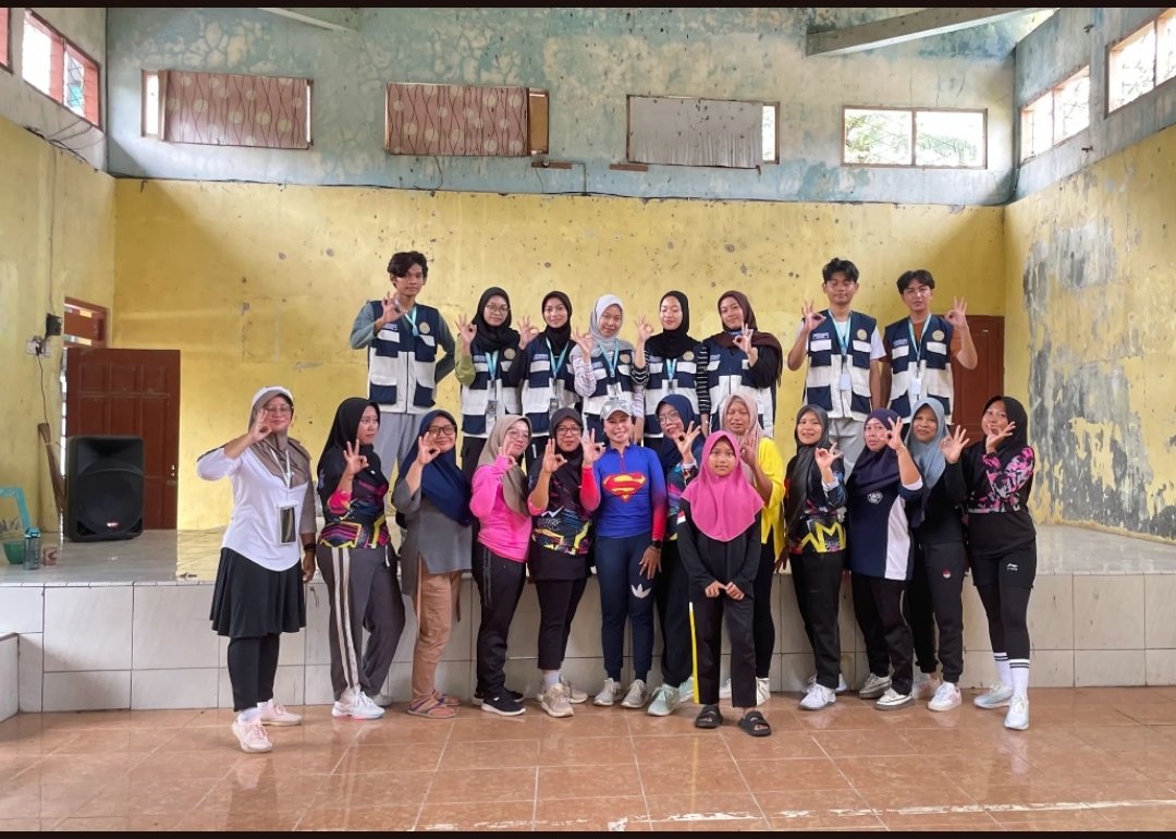 Senam bersama dan sosialisasi pembuatan pupuk kompos