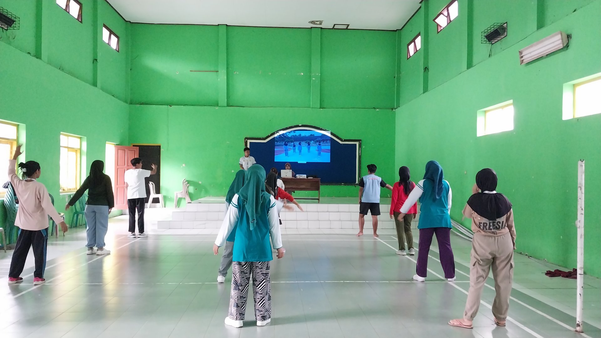 Kegiatan Senam Pagi Bersama Warga Desa Losari