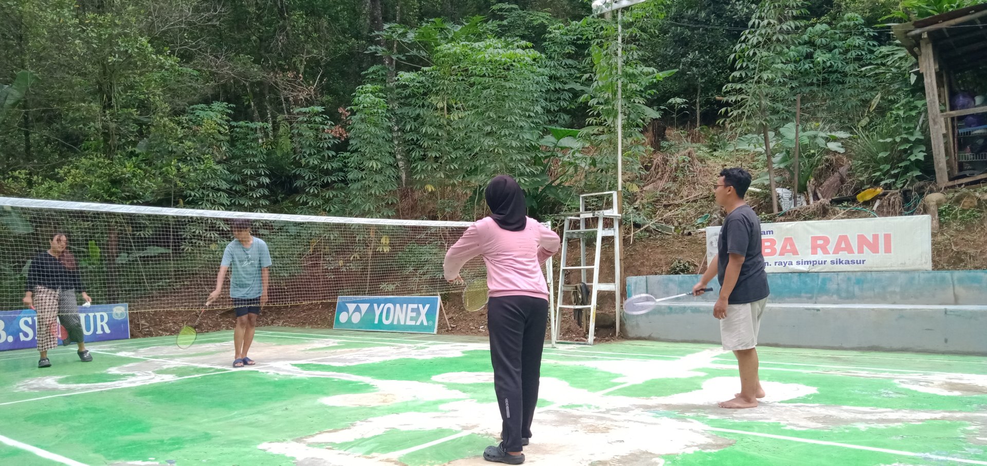 kegiatan kkn: olahraga bersama warga