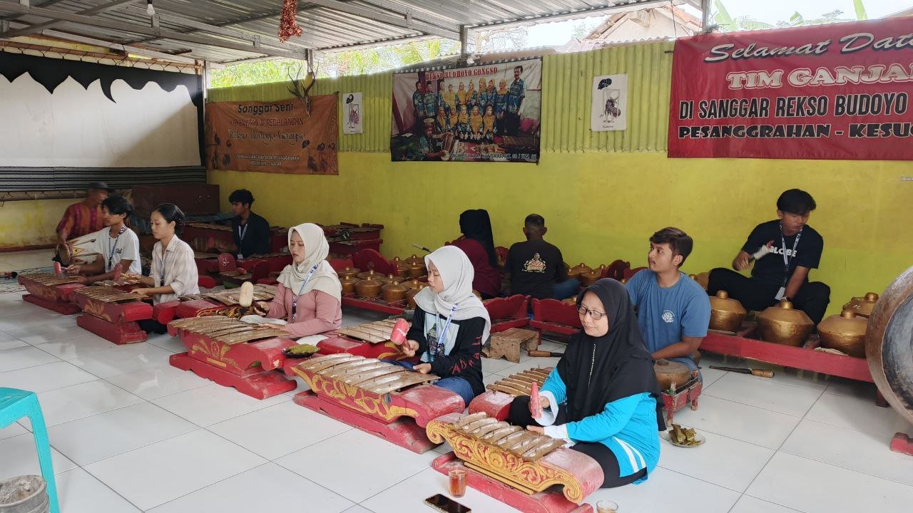 Kegiatan Hari Keduabelas | Karawitan