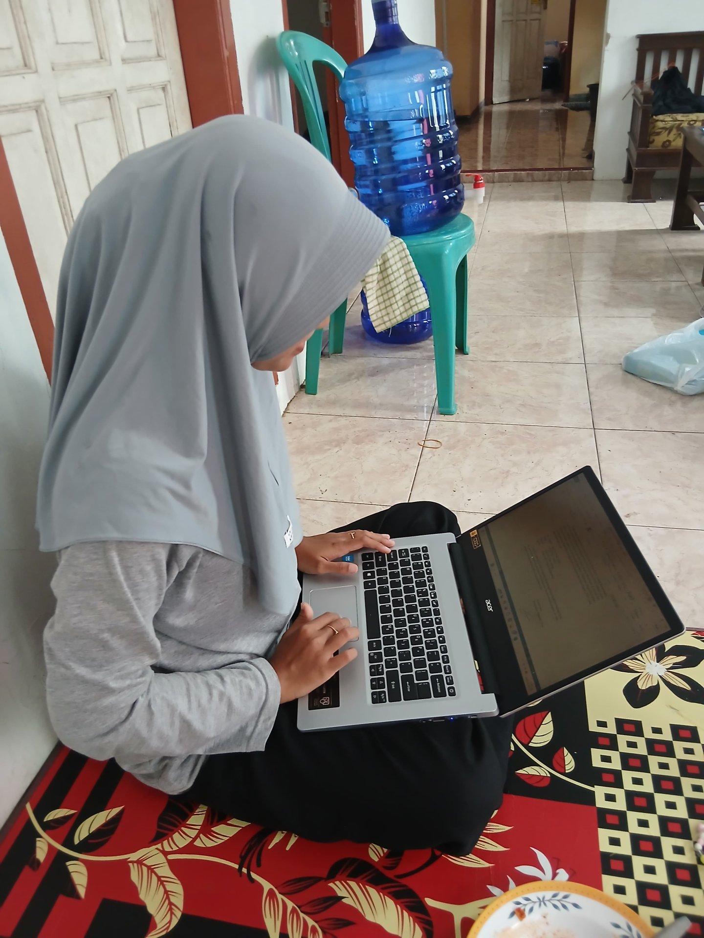 Membuat surat undangan