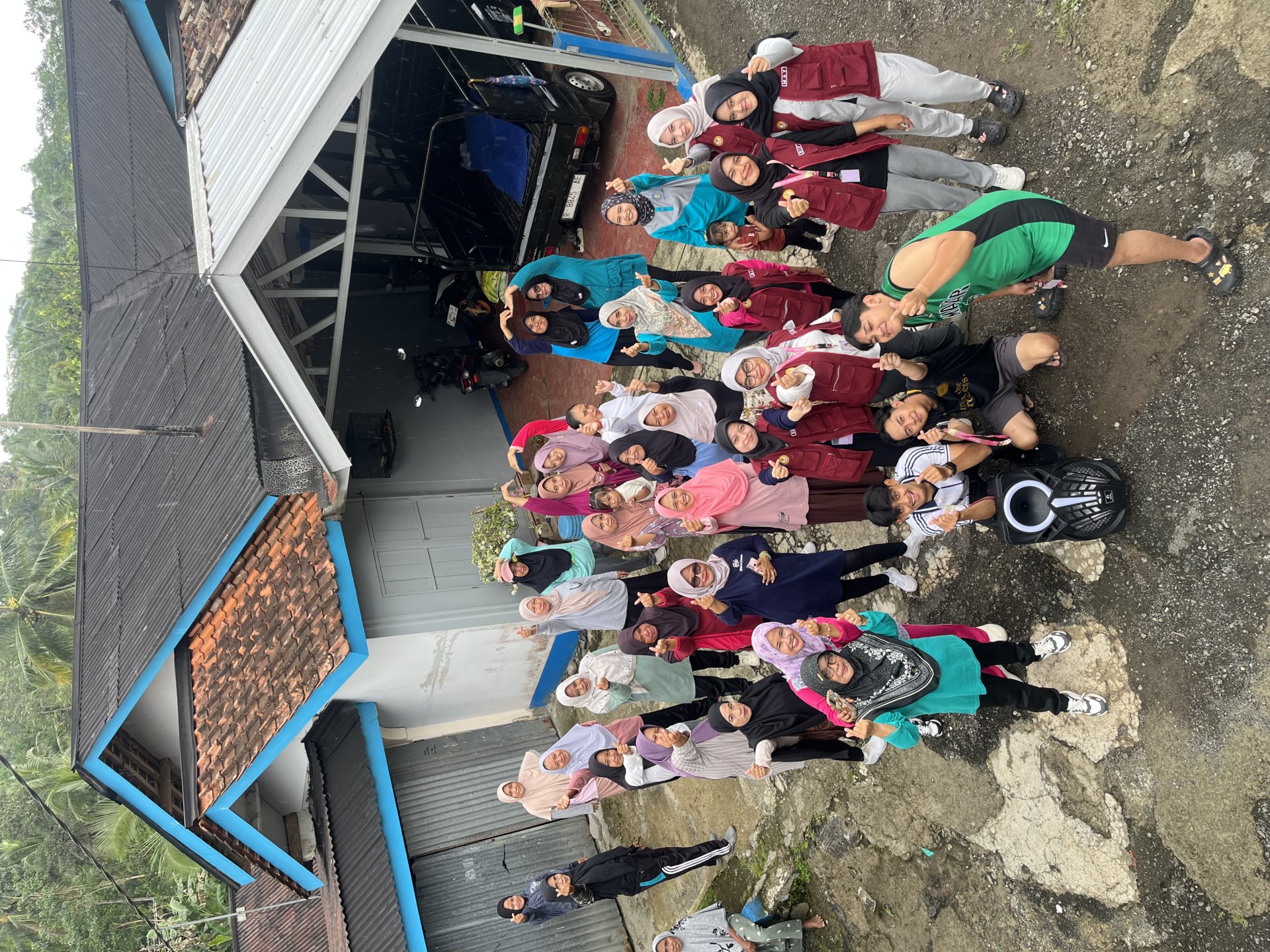 Senam Pagi bersama Ibu-Ibu