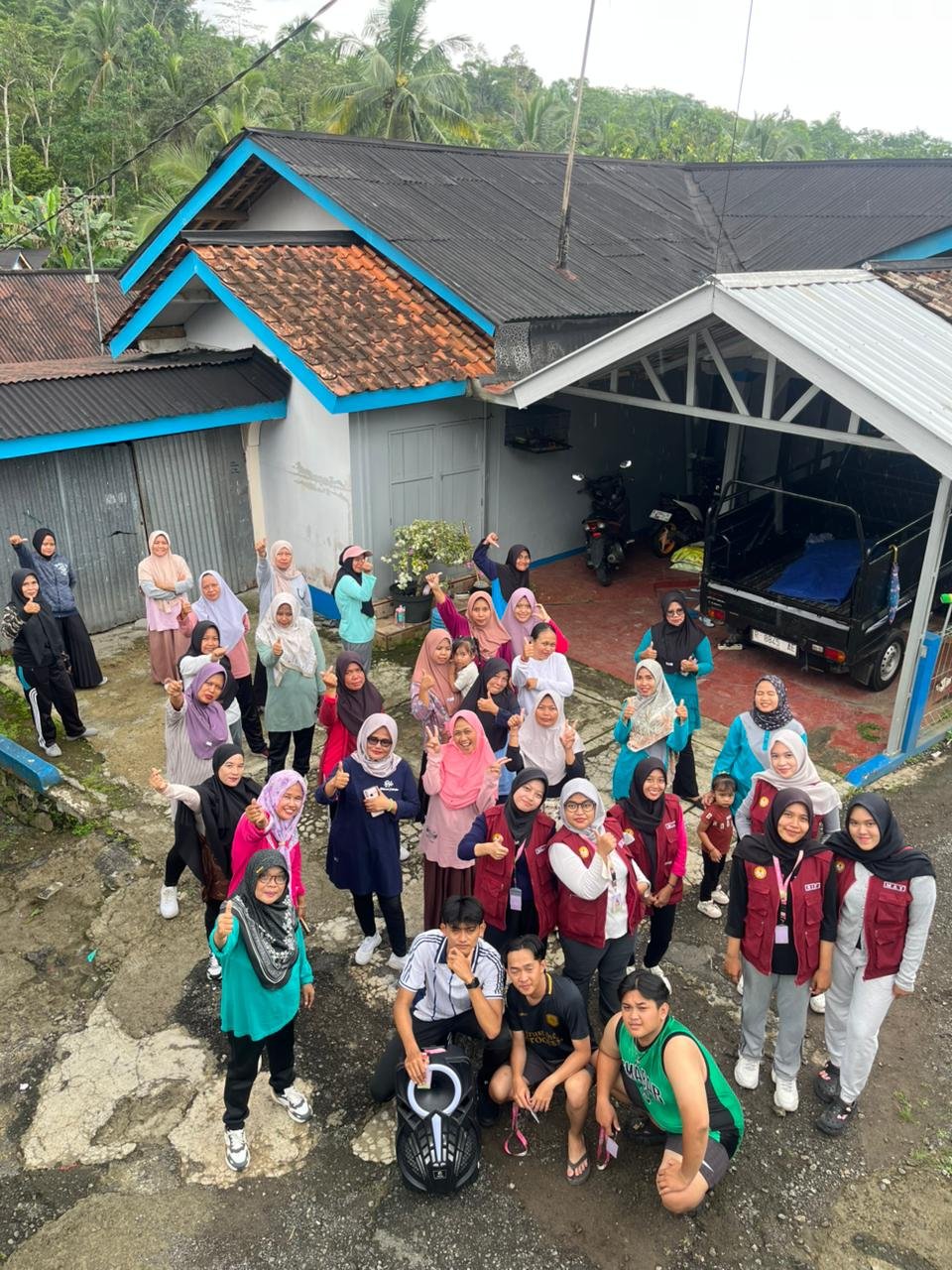 Senam Pagi Bersama Ibu-Ibu