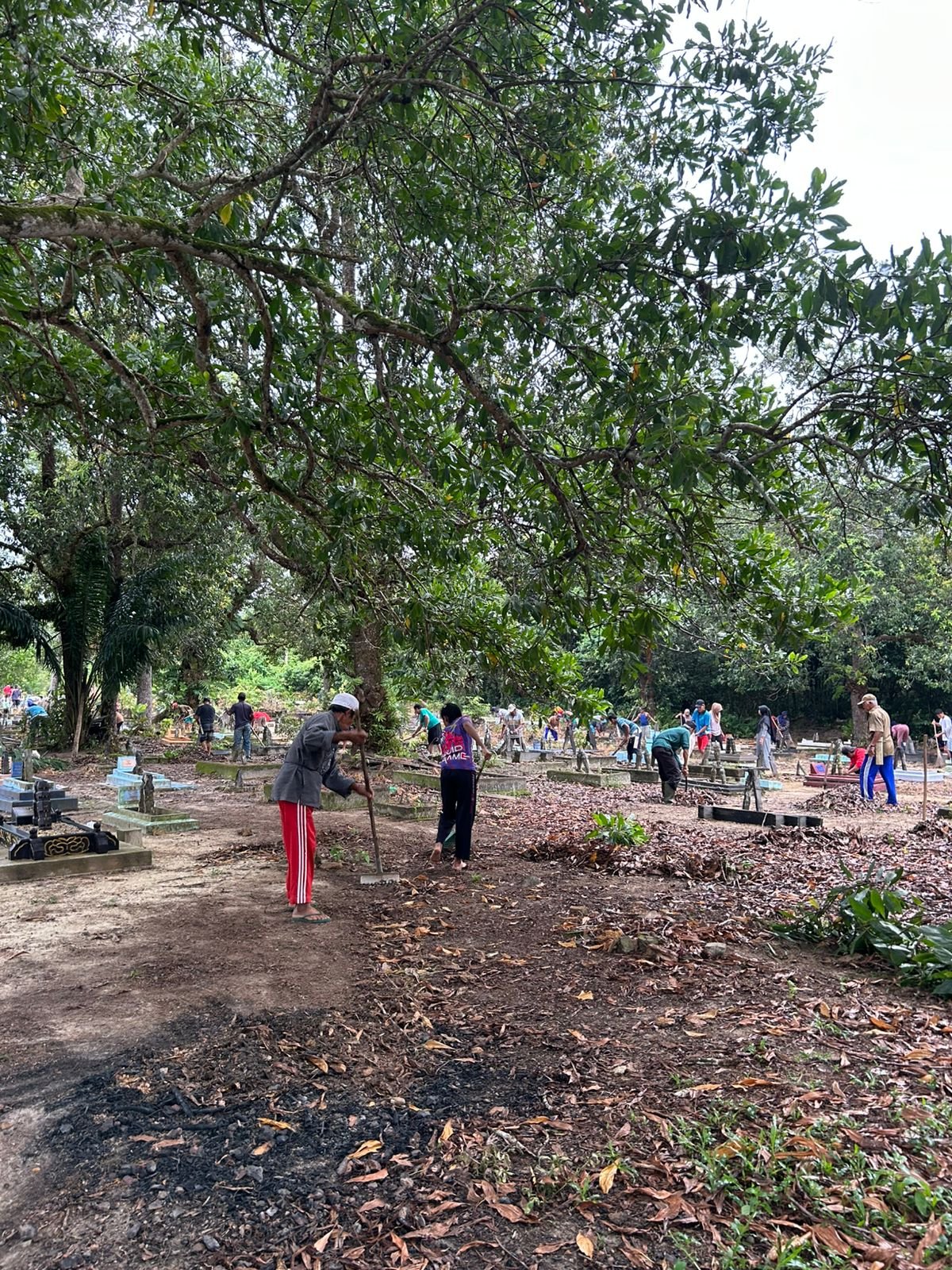 Kerja bakti bersama warga