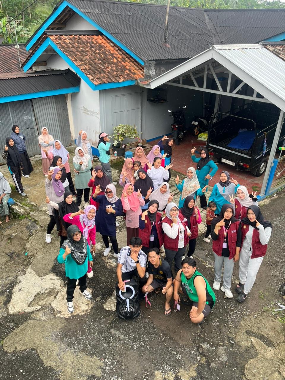 Senam Pagi bersama Ibu-ibu