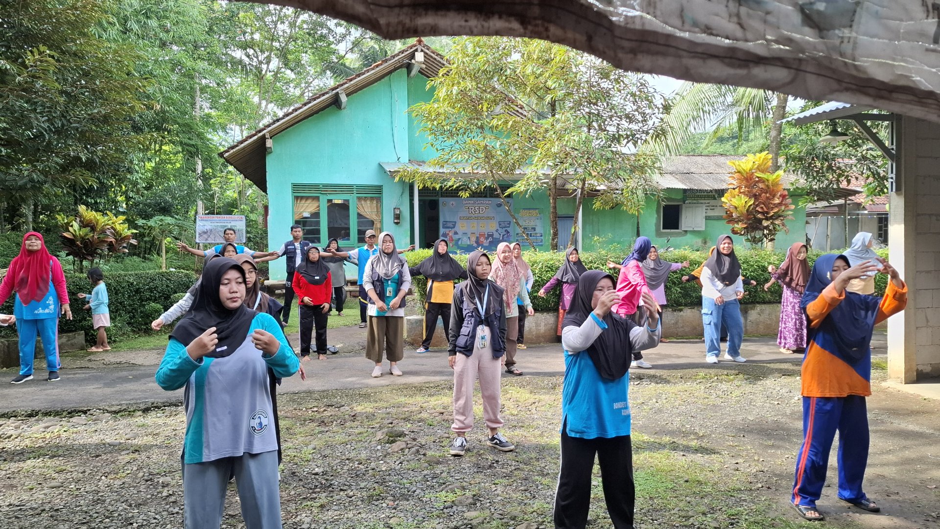Senam sehat di Desa Panerusan Kulon, Dusun 1