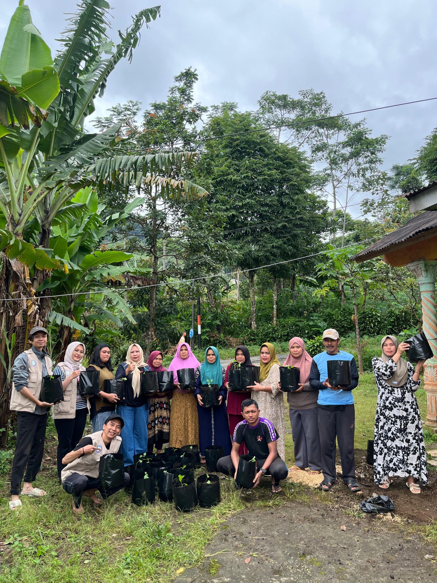 Rumah Belajar Ceria, Pembuatan dan Pembagian Demplot, Pembuatan Pestisida Nabati, dan Pembuatan LiLin aromatik