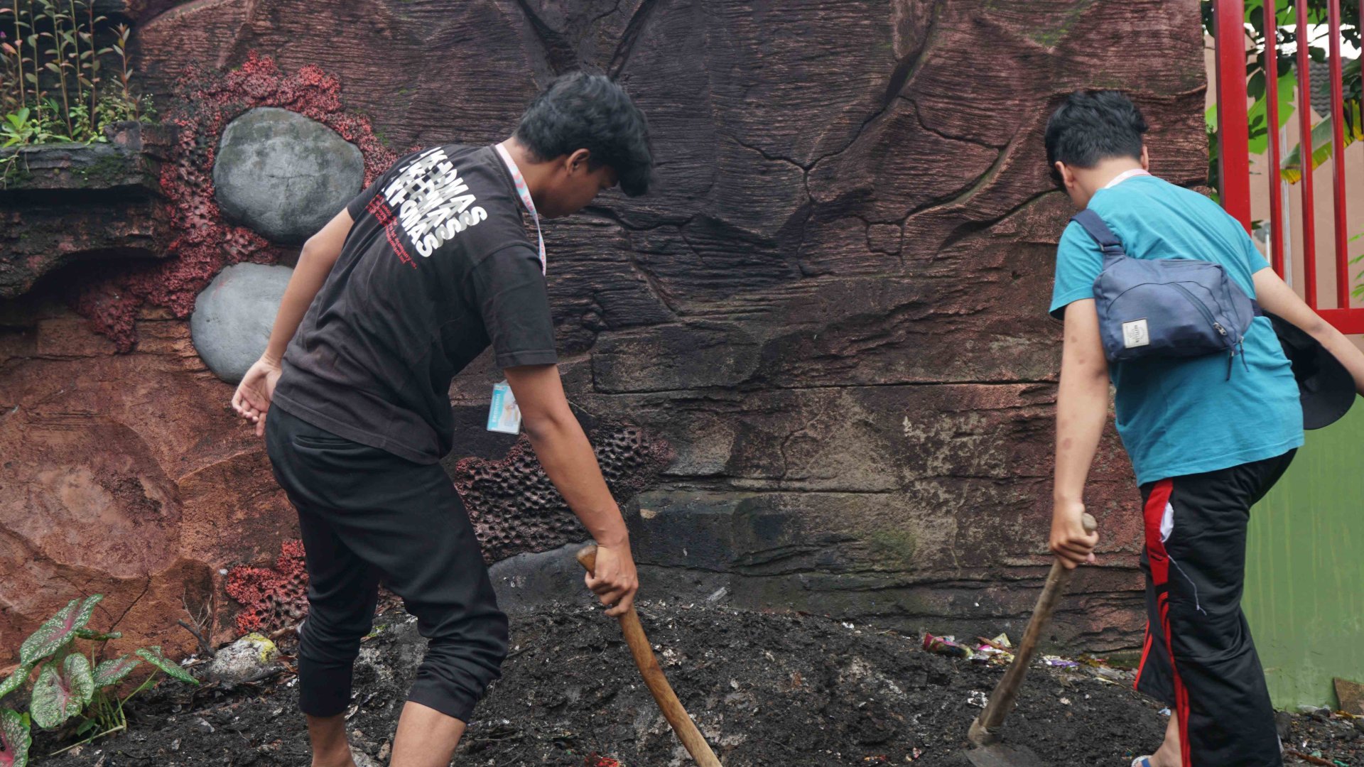 Kerja Bakti Kolaborasi dengan UGM