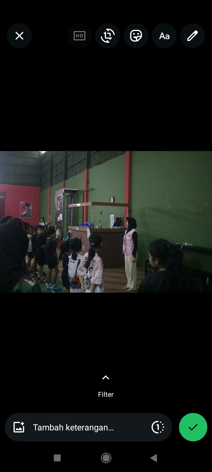 Melatih club badminton mahardika desa Sikasur
