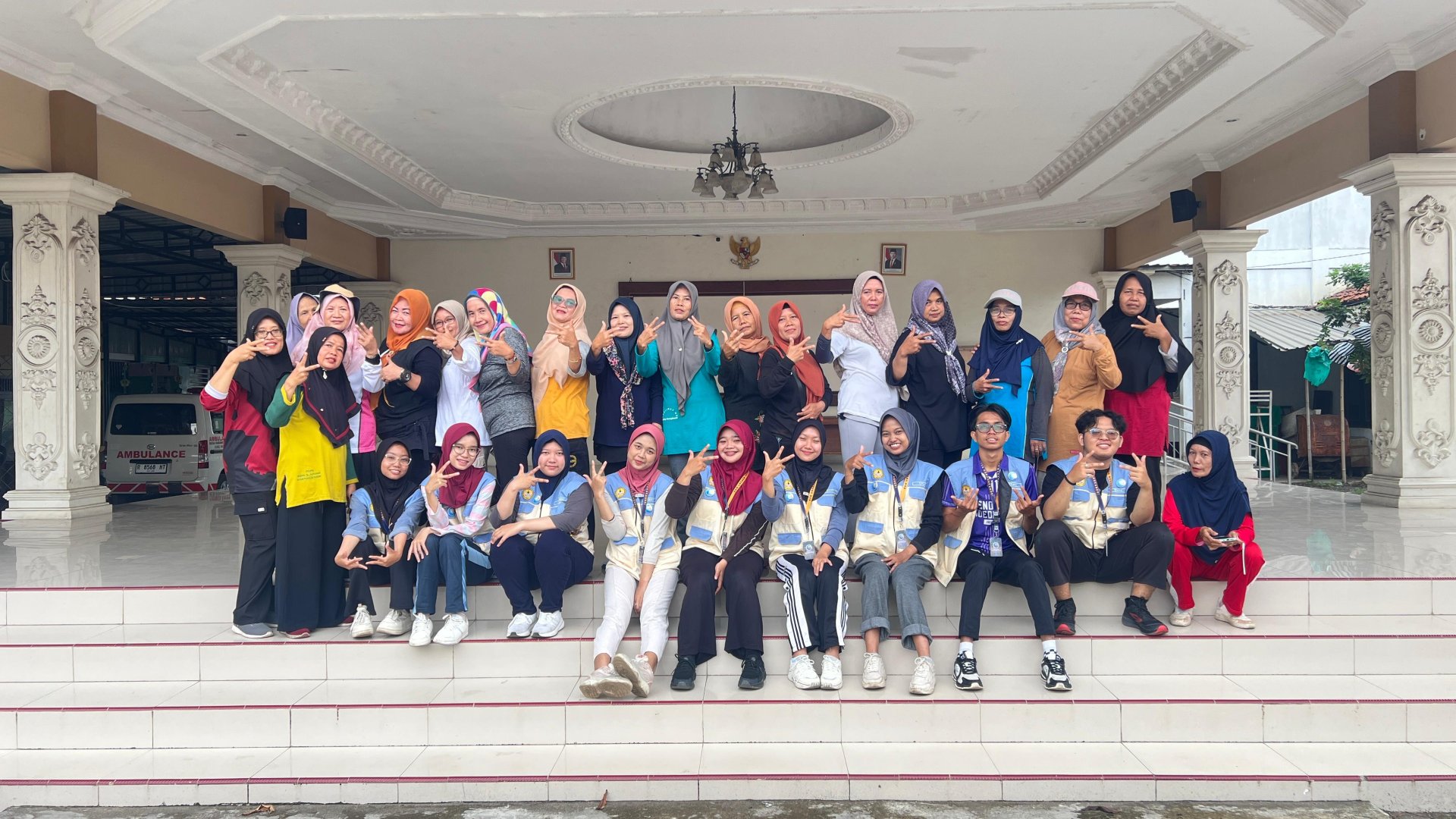 Senam bersama lansia