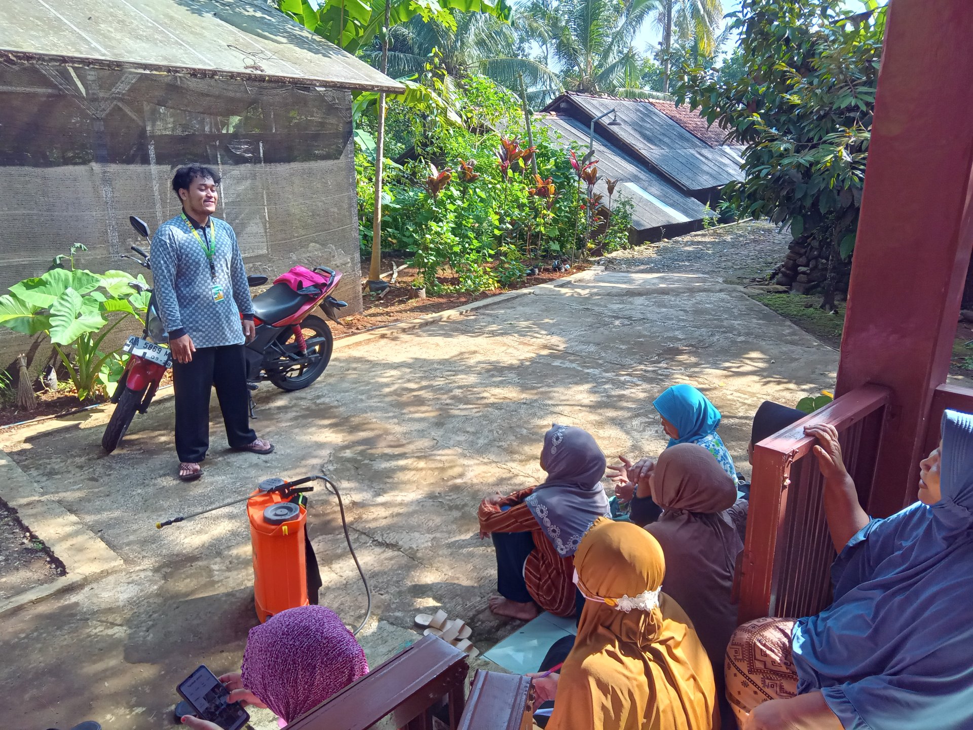 Day 13 - Perawatan Demplot Tanaman