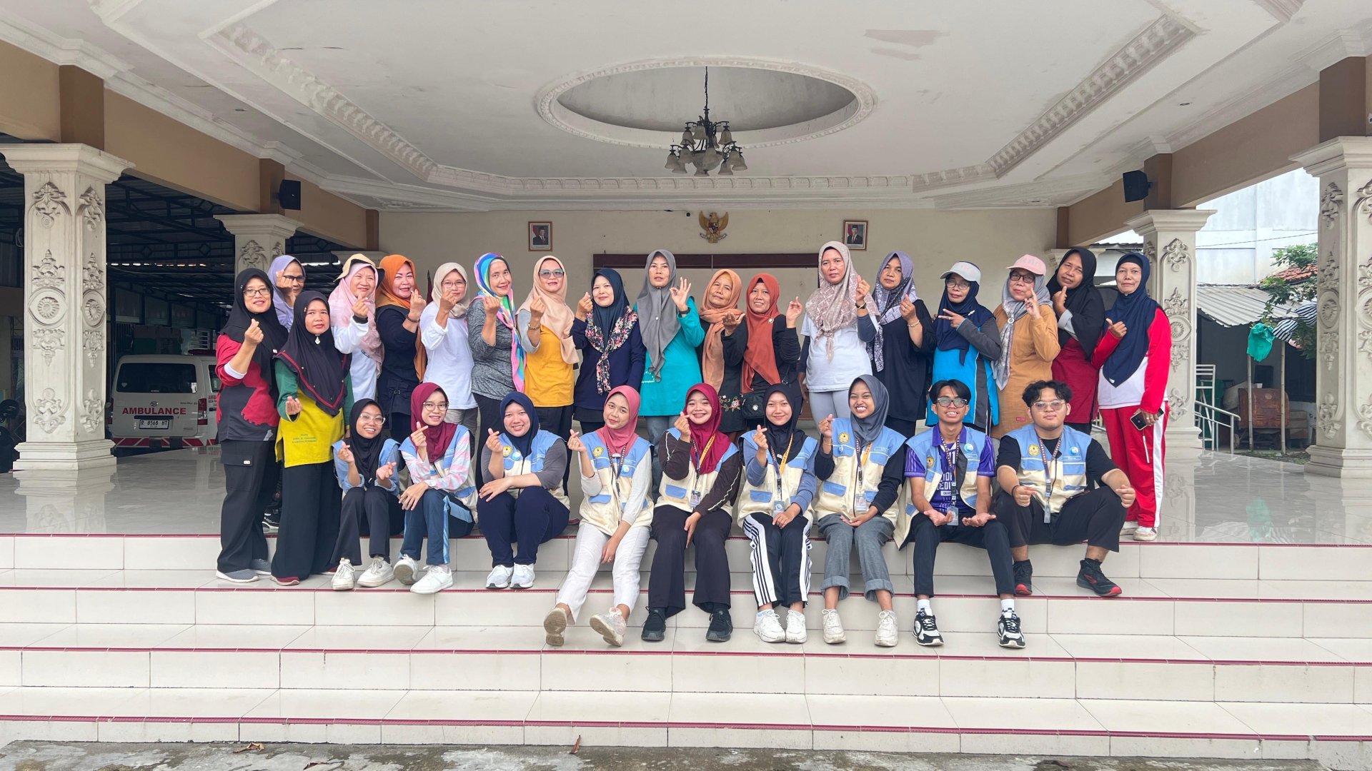 Senam bersama Lansia