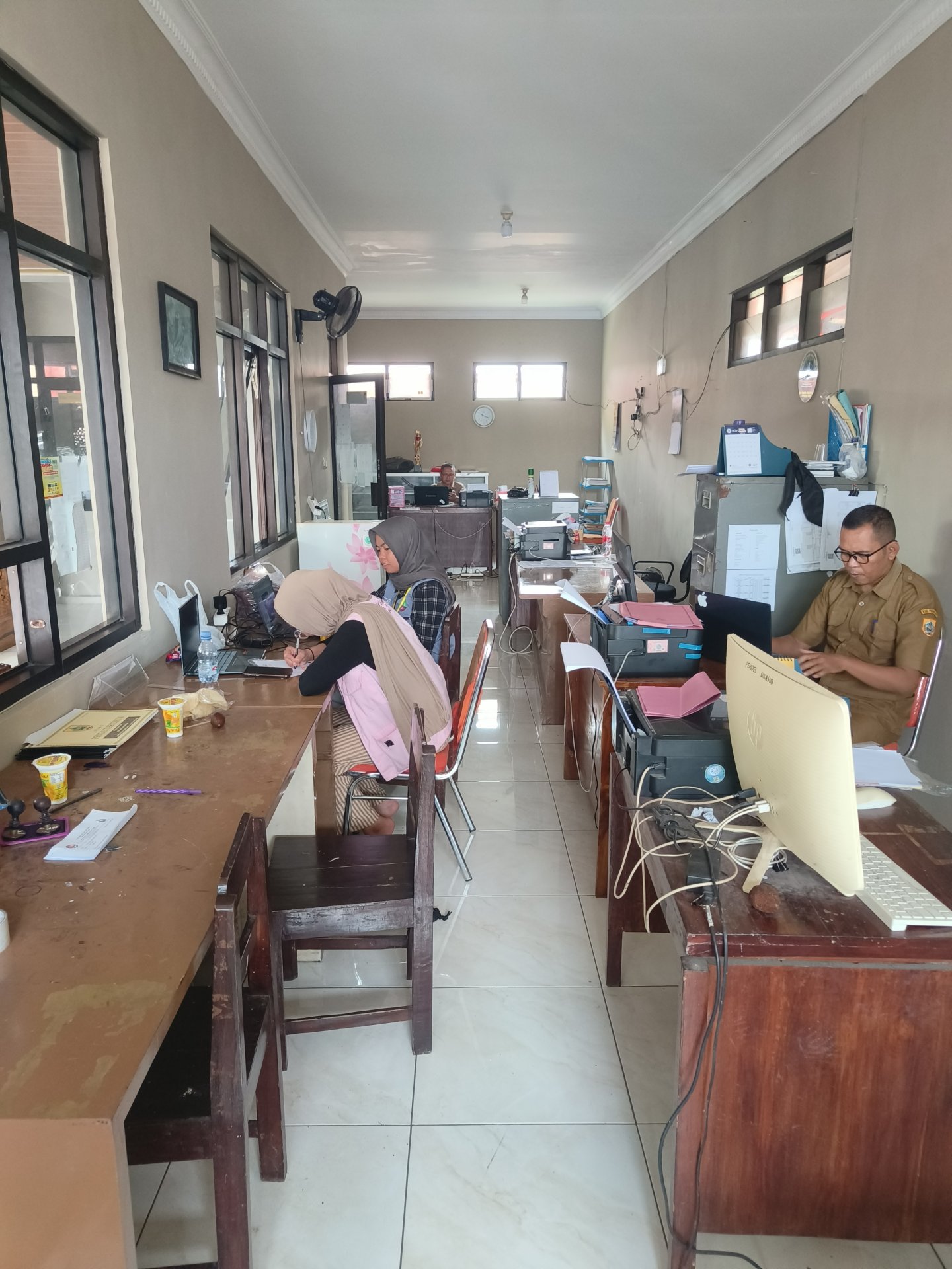 Hari ke 13 KKN Sikasur (piket balai desa)