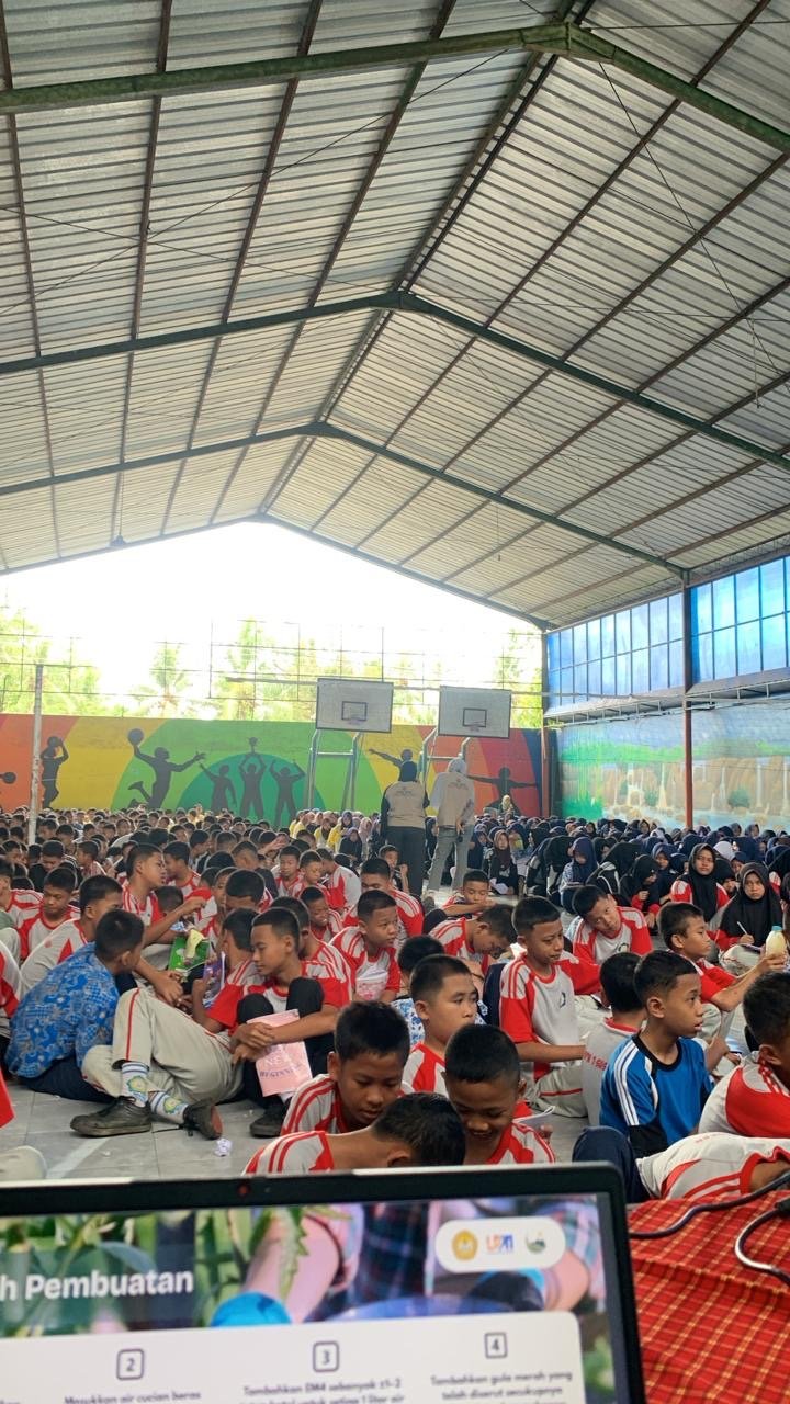 Sosialisasi Pembuatan Pupuk Organik Cair di SMP Negeri 1 Susukan