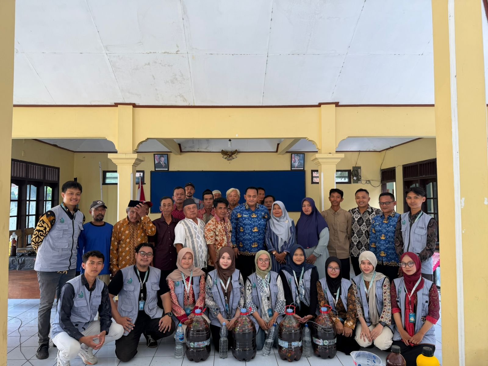 sosialisasi dan praktik pembuatan pupuk organik cair