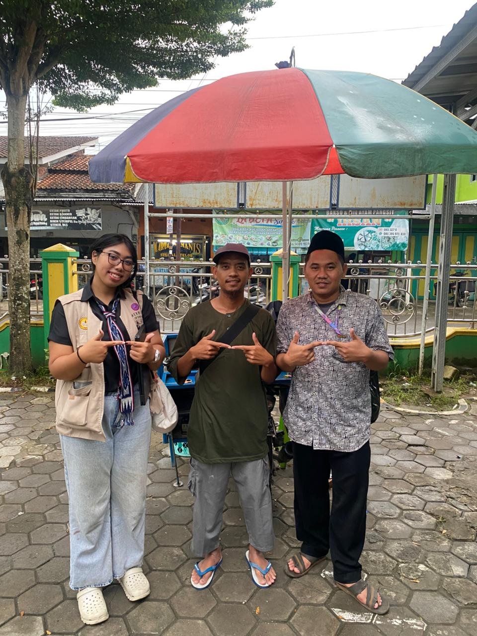 Pendampingan Pembuatan NIB, Sertifikat Halal, QRIS, dan Google Maps bagi UMKM