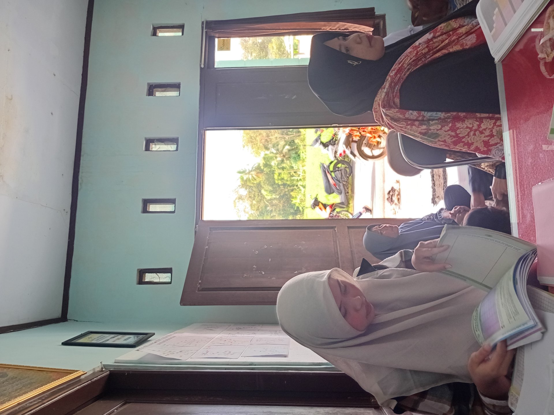 Pendampingan Imunisasi, UMKM, dan Les