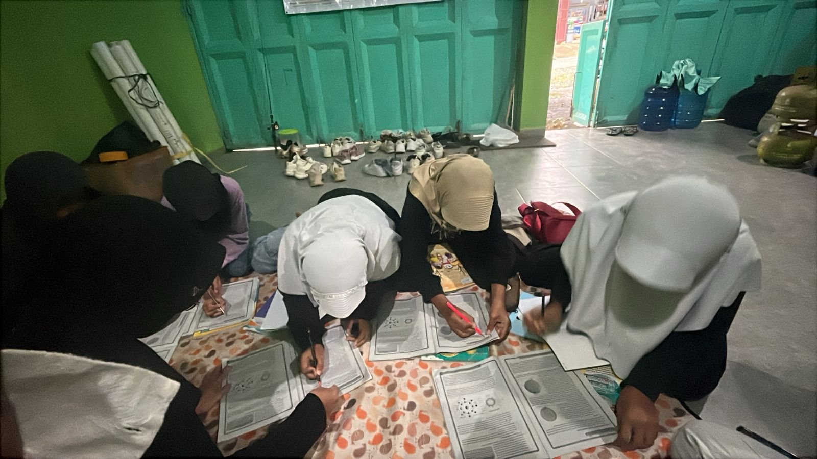 Pendampingan UMKM dan Bimbingan belajar bersama anak-anak SDN 3 Trimulyo