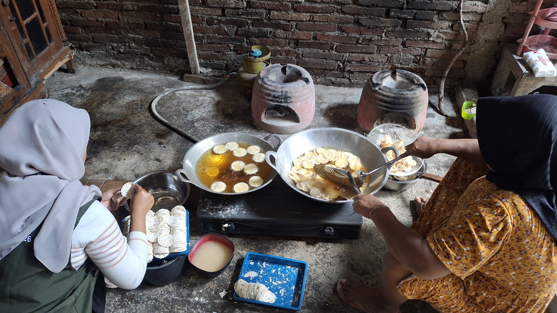 Kunjungan Produksi Keripik Tempe Tiga Putri