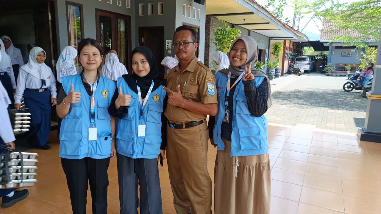 Kunjungan ke SMPN 1 Rembang