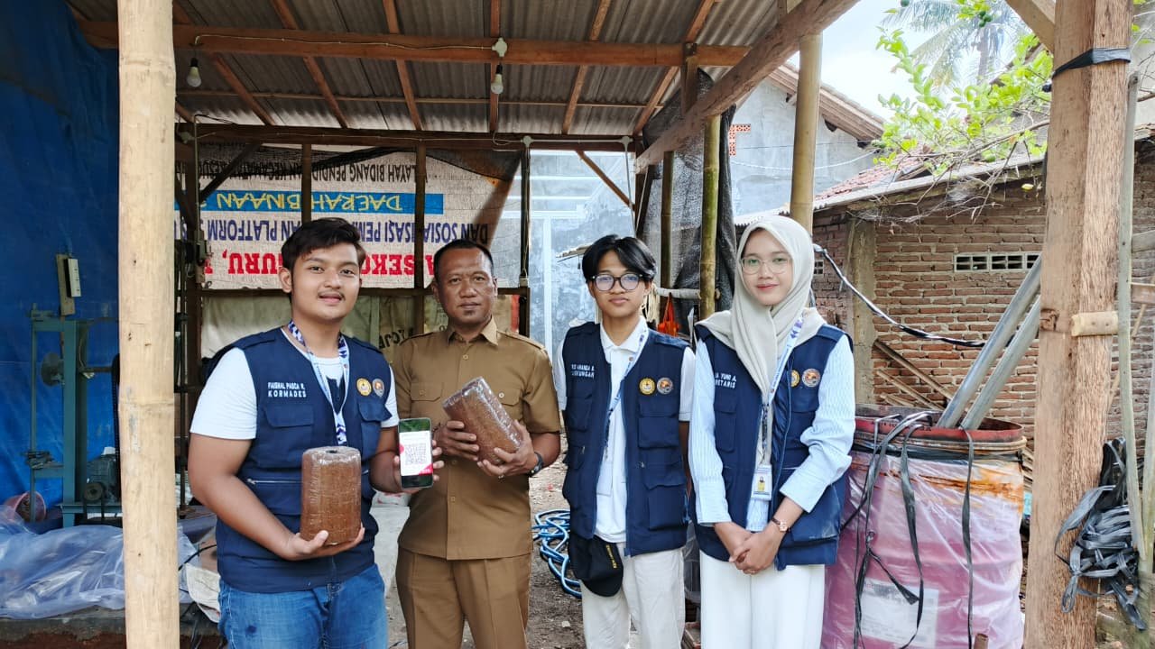 Kegiatan Hari Ketigabelas | Bagian 1 : Melaksanakan Kegiatan Program Kerja Pembuatan Qris Untuk UMKM