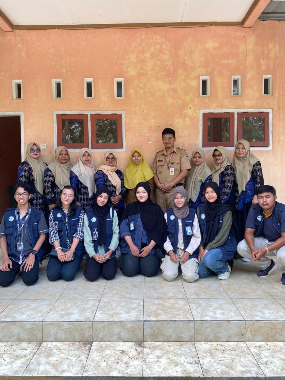 Hari Ketigabelas: Kunjungan ke Sekolah Dasar, dan Pendampingan Posyandu Lansia dan Posbindu