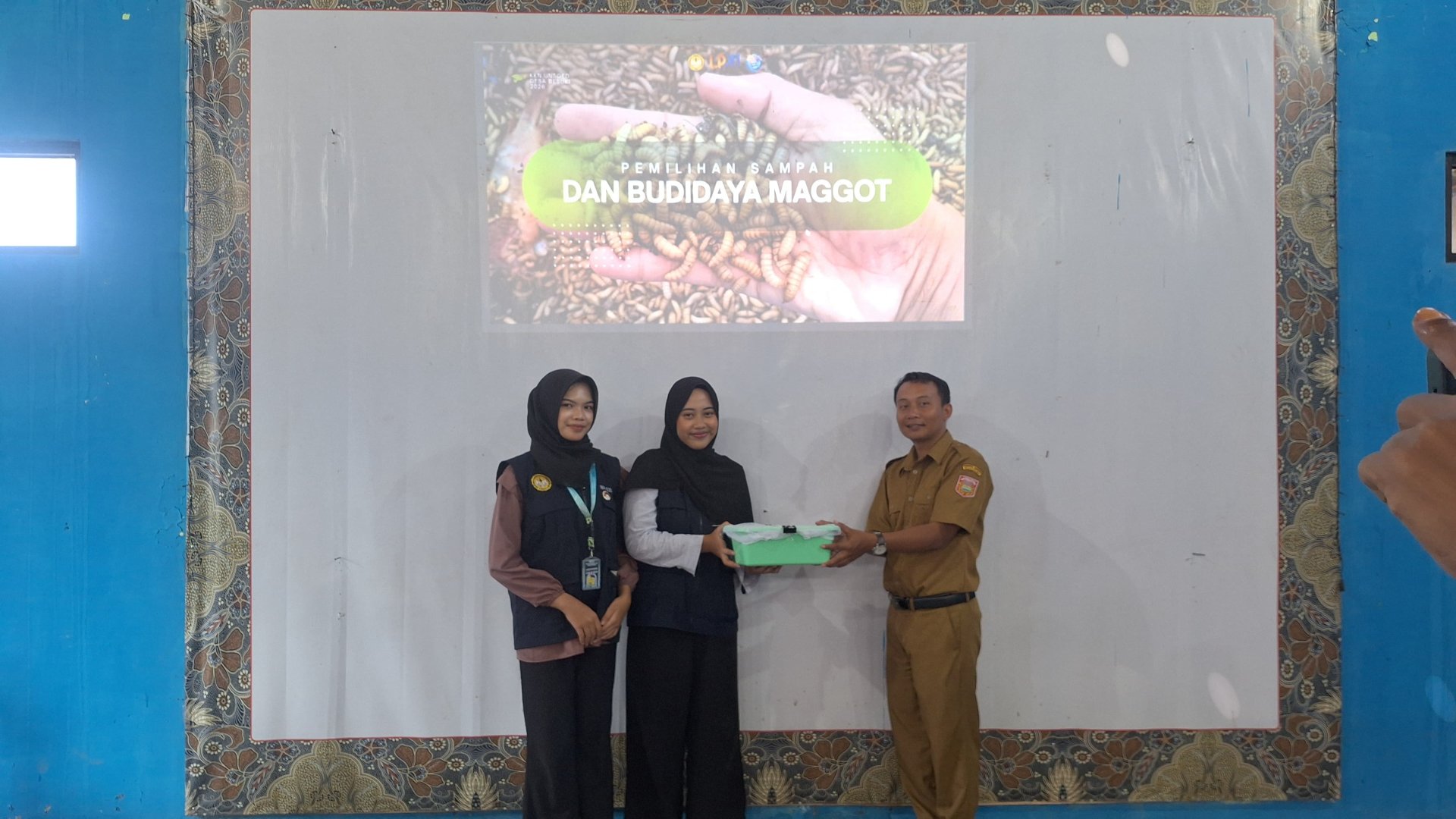 Sosialisasi dan Praktik Pemilahan Sampah dan Budidaya Maggot